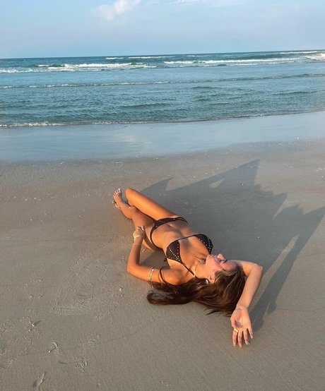 Ava Rose Giannini hot model picture