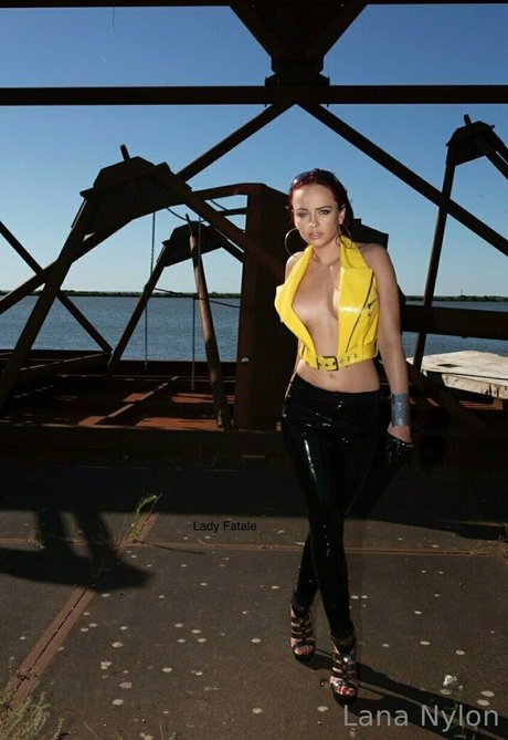 lananylon nude actress pics