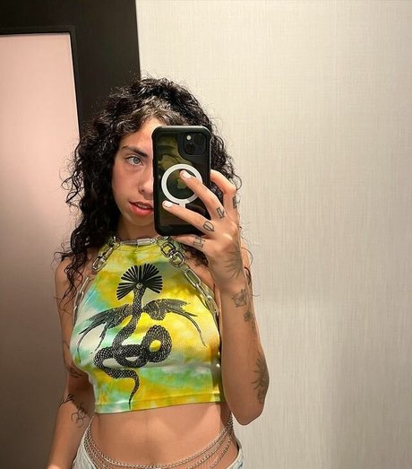 Indigo De Souza art star photos