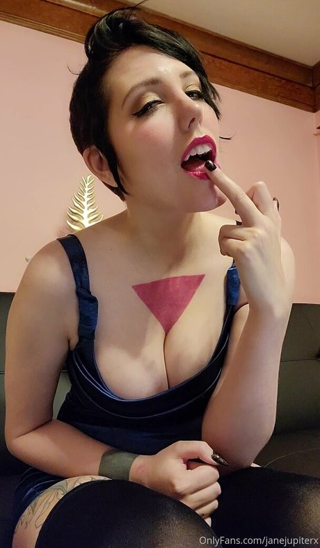 janejupiterx profile pic