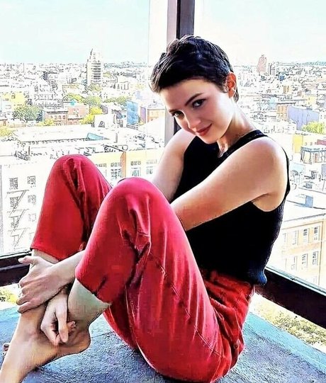 Ella Hunt pornographic actress galleries