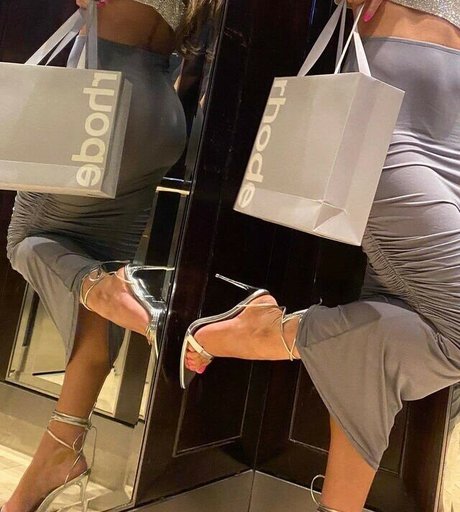 Ella Hunt model porn image