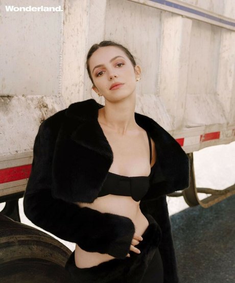 Ella Hunt exclusive pornstar picture