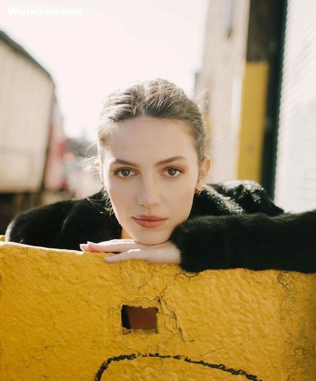 Ella Hunt pornstar free pic