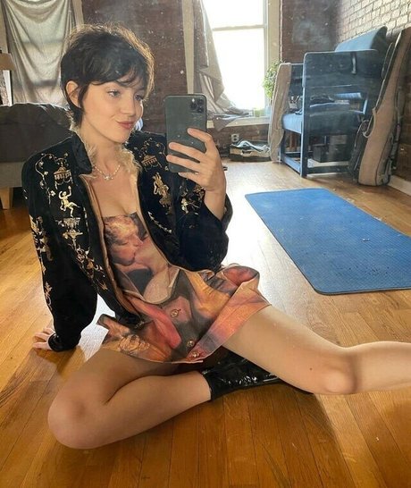 Ella Hunt high quality pornstar photos