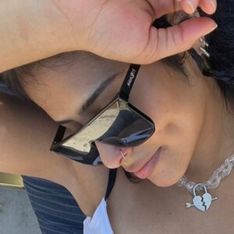 Chantell Flores model art photos