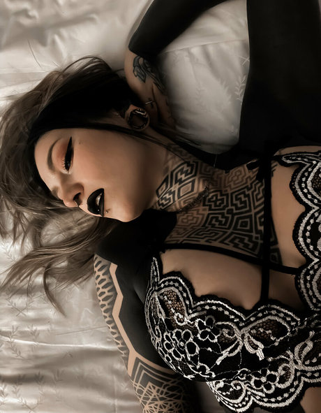 droptopsavage erotic model pic