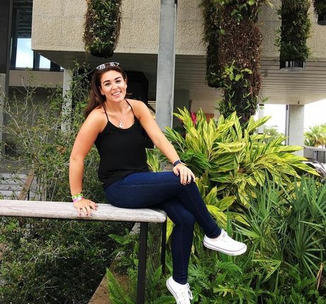 Cassidy Daiagi model top pic