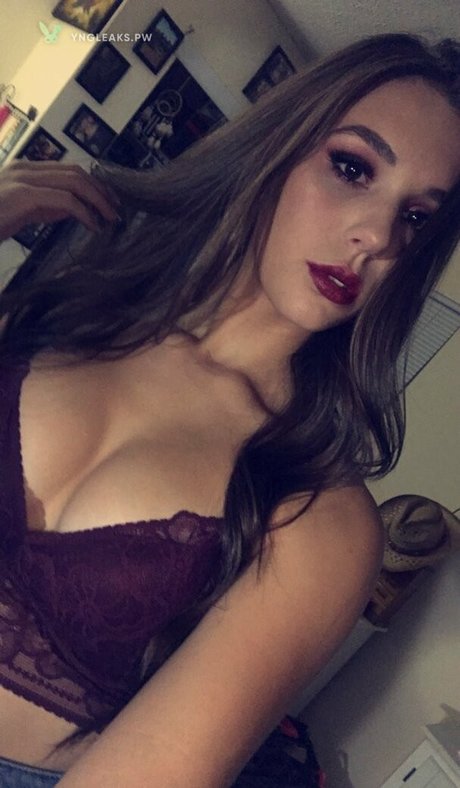 Ally Dowd model best pic