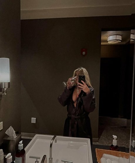 urbbaddy nude actress pictures