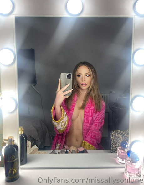 missallysonlune model beautiful gallery