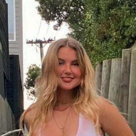 chlobailley erotic star photo