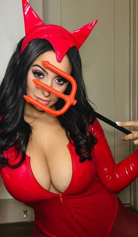 Bienbelle model exclusive image