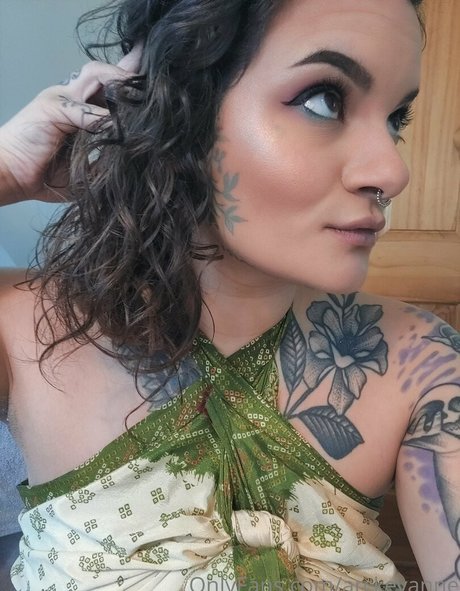 arckeyanne sexy model image