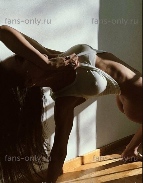 Jenny Hanna pretty model image