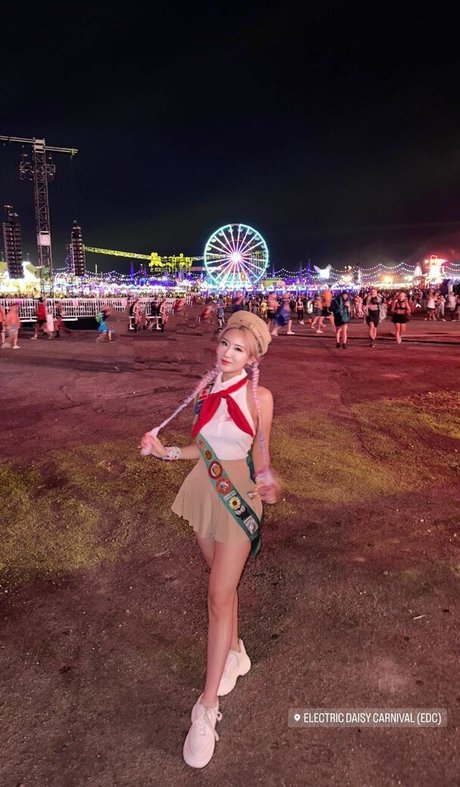 Emily108 model top images