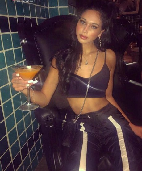 Madelyn Karoub xxx model pic