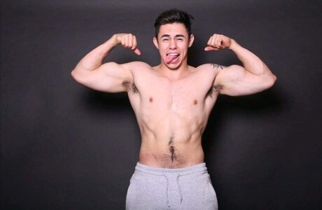 YahirBionic star nudes pic