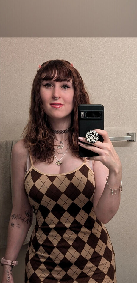 Luna Summerz hot pornstar pics