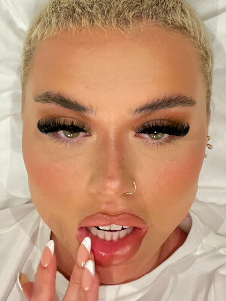 Mi Dion Joesph sexy actress image