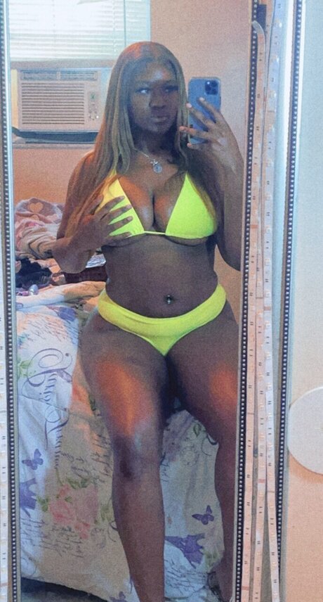 Choco Amelia hd pornstar img