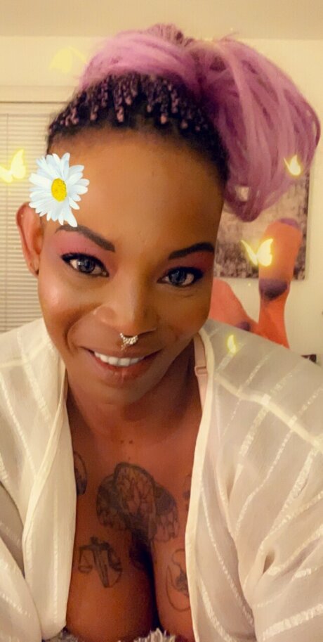 Maziqueen 8 profile pic