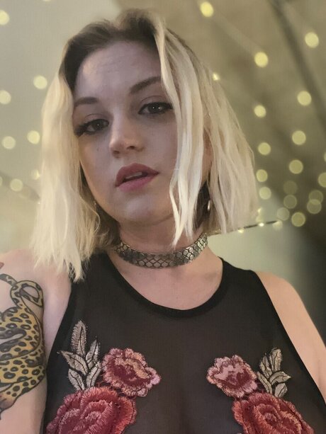 _ReadyRuth_ pornographic star archive