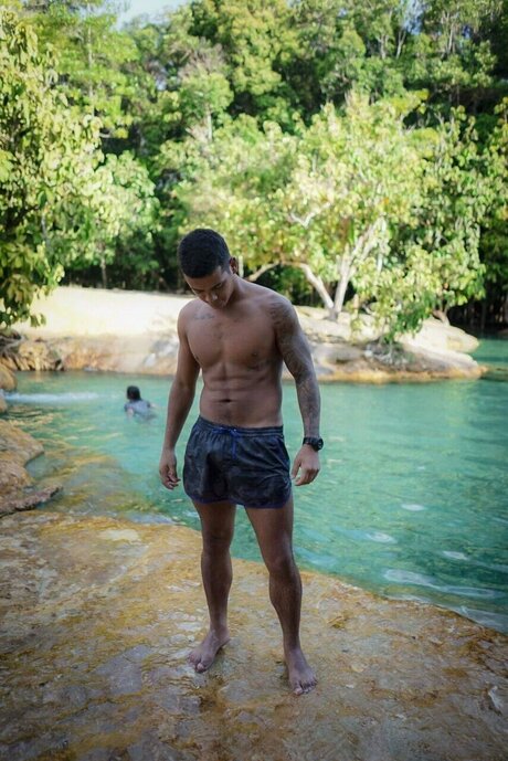 Hugo columbiano star sex image