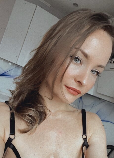 Darina Moments model pornographic images