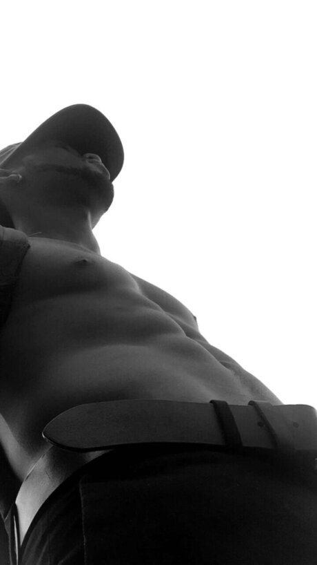 LightskinC erotic model pic