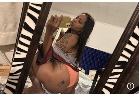 Muyakah model naked img