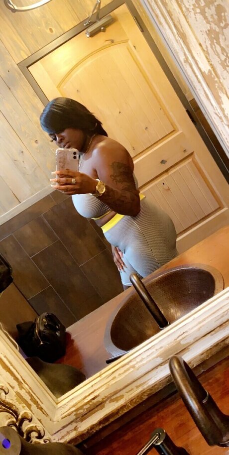 ThreeWayyyyyy model perfect pic