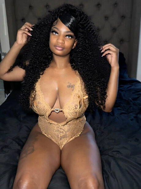 AneciaO model erotic pictures