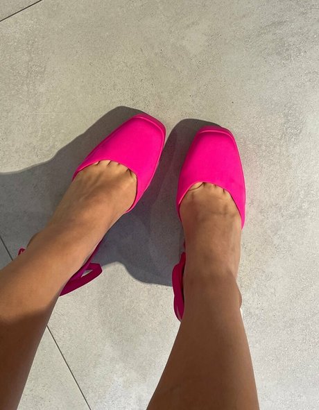 anafeetish xxx model img