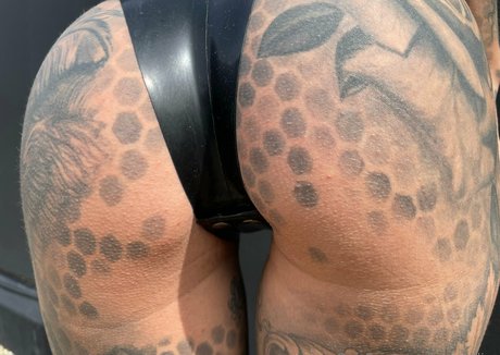 Bee Phillips model nudes img