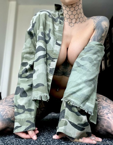 Bee Phillips star adult images