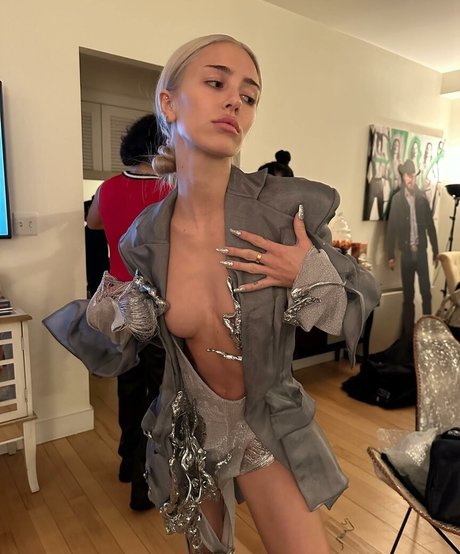 Delilah Belle Hamlin model pornographic photo