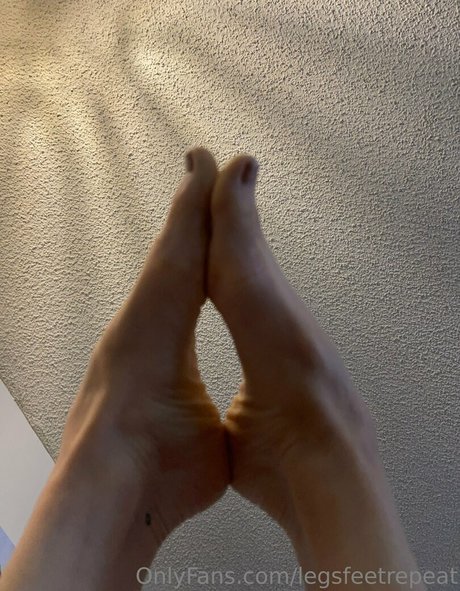 legsfeetrepeat model art pic