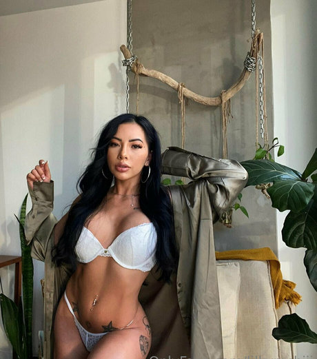 lilkymchiii nude model photo