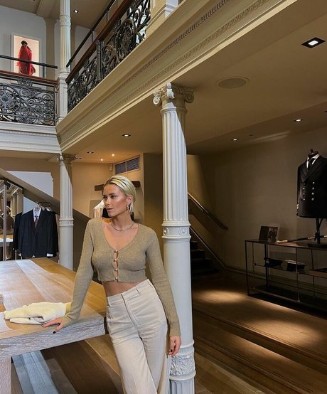 Olivia Bentley perfect pornstar galleries