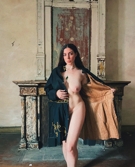 prettysadiereed sexy actress pic