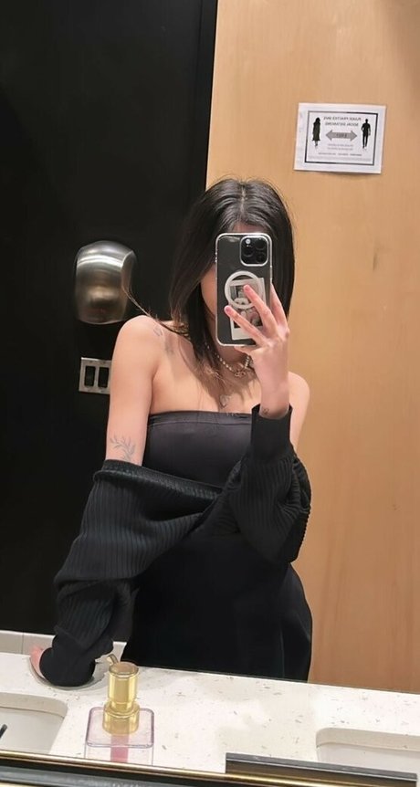 yunaiyahox erotic pornstar photos