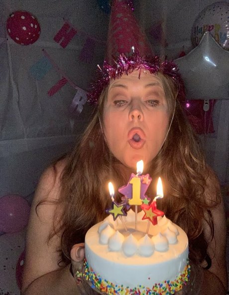 thelittlestslave model adult pics