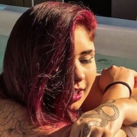 Lia Dumbra naked pornstar image