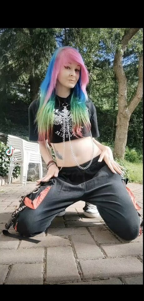 Kieseldesverderbens model pornographic picture