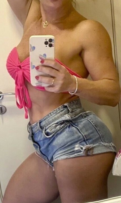 Nina Fernandez hot actress images