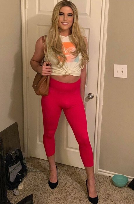 noellenights model top image