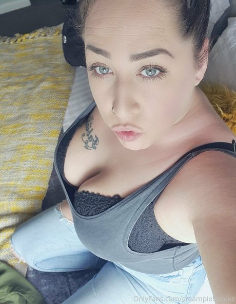 cream my holes model pretty picture