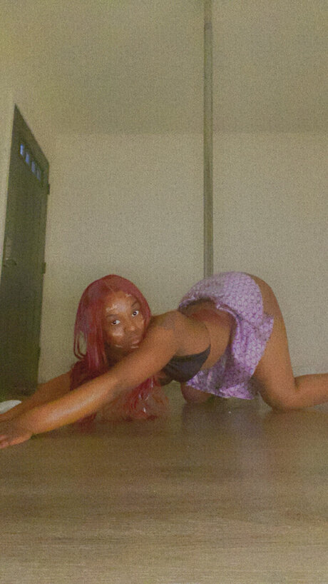 CANARYY model naked gallery