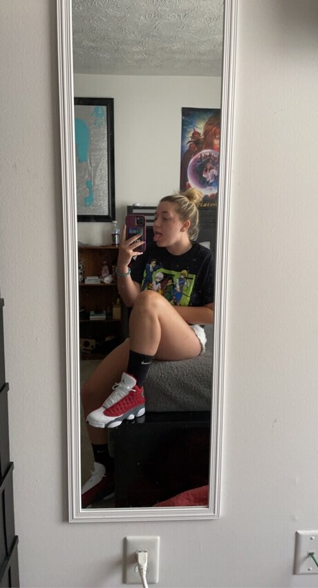 Karmaxxx naked model photo